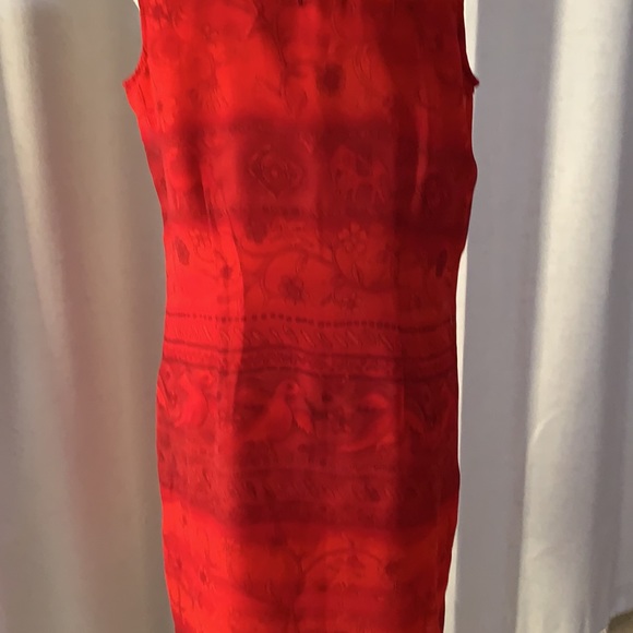 Pretty red dress - Picture 3 of 4